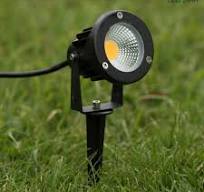 Đèn Cắm Cỏ